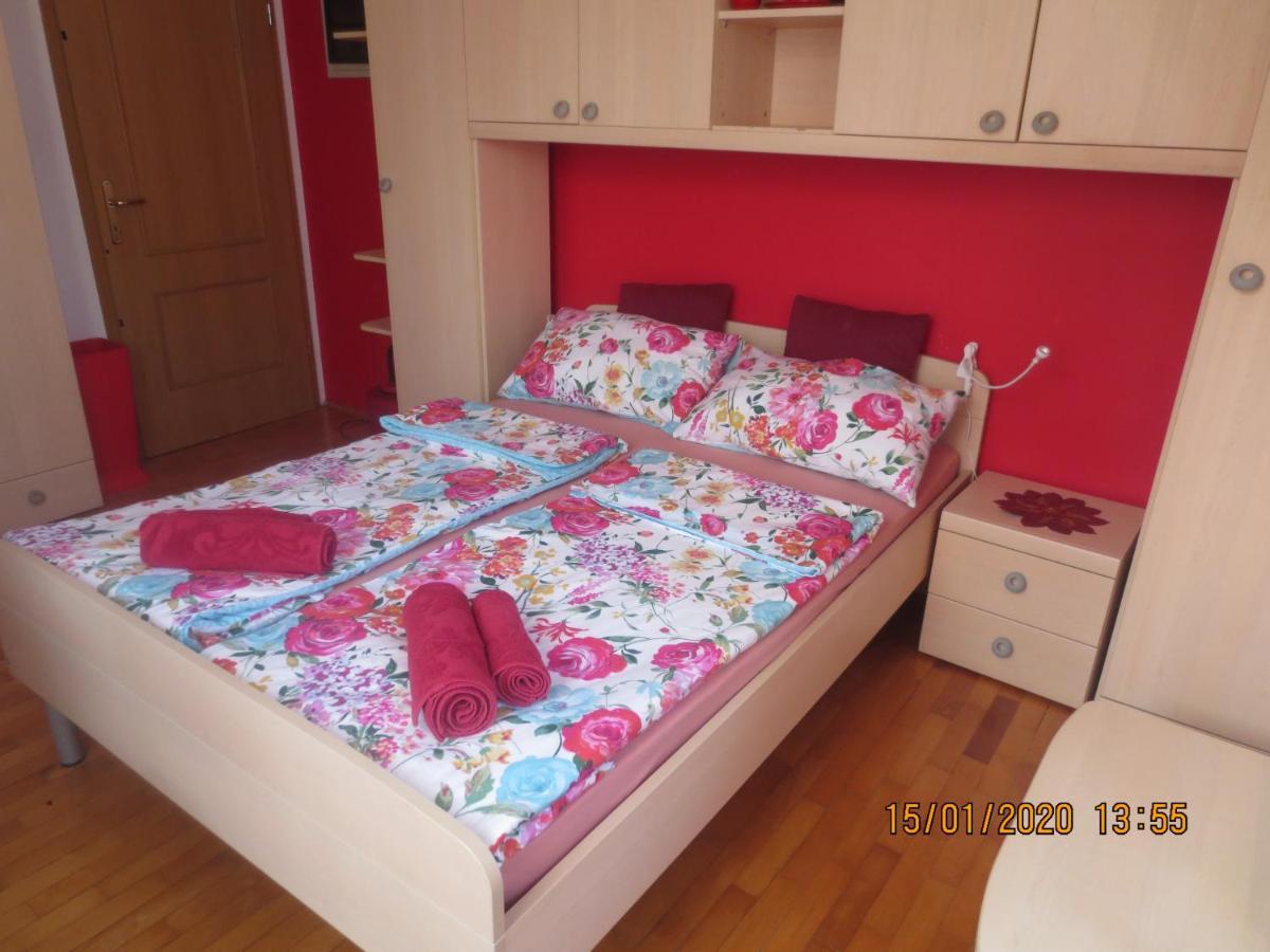 Apartments Vila Marija Ізола Екстер'єр фото